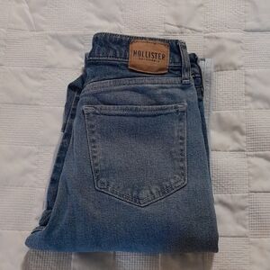 Hollister Women's Ulta High-Rise Mom Jeans